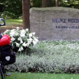 1408F 002 Waldfriedhof Schloss Neuhaus